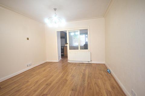 3 bedroom terraced house to rent, Romford, RM5