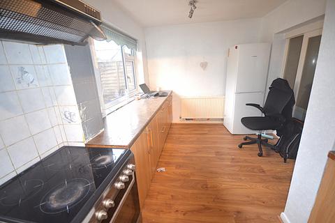 3 bedroom terraced house to rent, Romford, RM5