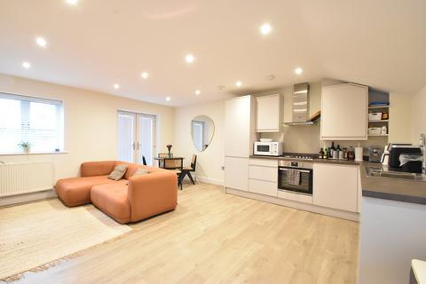 Kemble Close, Weybridge, KT13