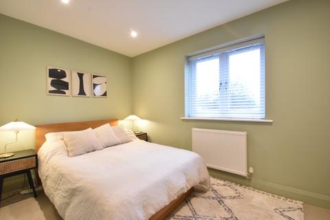 1 bedroom apartment to rent, Kemble Close, Weybridge, KT13