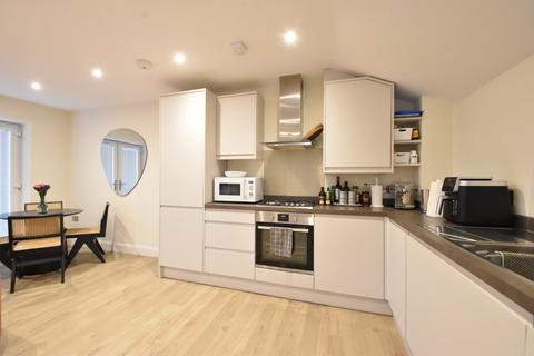 1 bedroom apartment to rent, Kemble Close, Weybridge, KT13