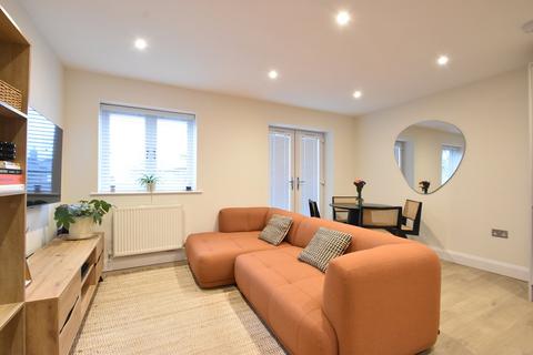 1 bedroom apartment to rent, Kemble Close, Weybridge, KT13