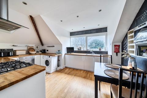 2 bedroom flat for sale, Bromley Road, Beckenham, BR3