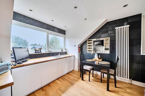 2 bedroom flat for sale, Bromley Road, Beckenham, BR3