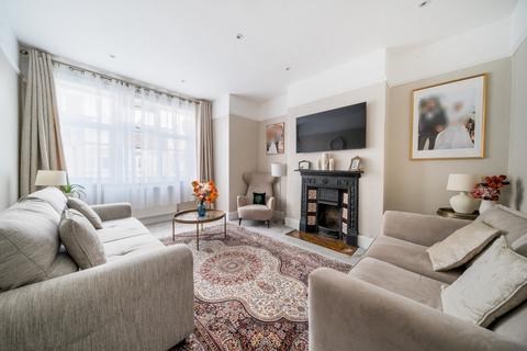 2 bedroom flat to rent, Nemoure Road, London, W3