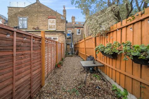 2 bedroom flat to rent, Nemoure Road, London, W3