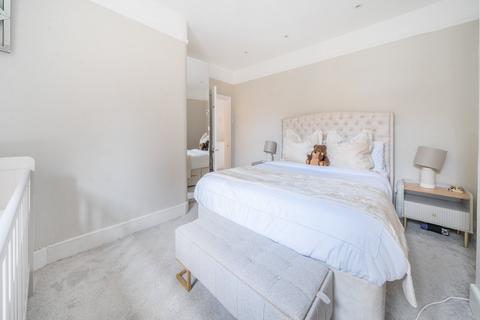 2 bedroom flat to rent, Nemoure Road, London, W3