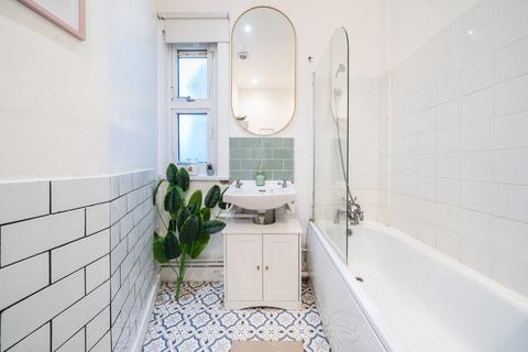 2 bedroom flat to rent, Nemoure Road, London, W3
