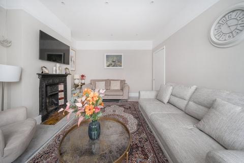 2 bedroom flat to rent, Nemoure Road, London, W3