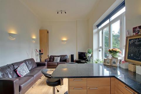 2 bedroom flat to rent, Brondesbury Road, Queens Park