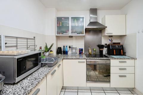 1 bedroom apartment for sale, Arnhem Place, London E14