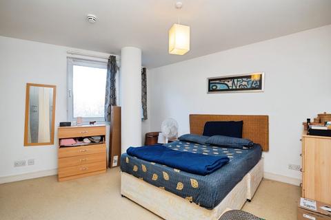 1 bedroom apartment for sale, Arnhem Place, London E14