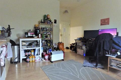 Studio to rent, Amber Court, Surbiton KT5