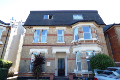 Studio to rent, Amber Court, Surbiton KT5