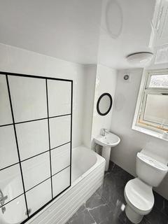 2 bedroom apartment to rent, Clove Street, London
