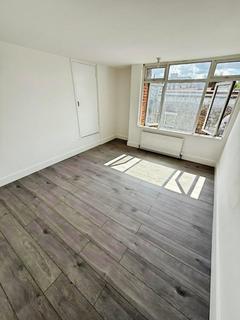 2 bedroom apartment to rent, Clove Street, London