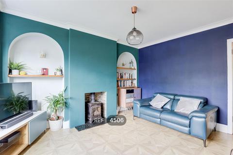4 bedroom semi-detached house to rent, Nottingham NG5