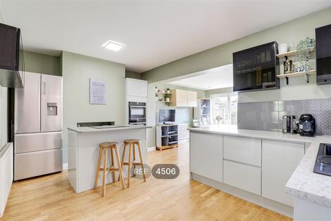 4 bedroom semi-detached house to rent, Nottingham NG5