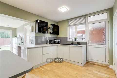 4 bedroom semi-detached house to rent, Nottingham NG5