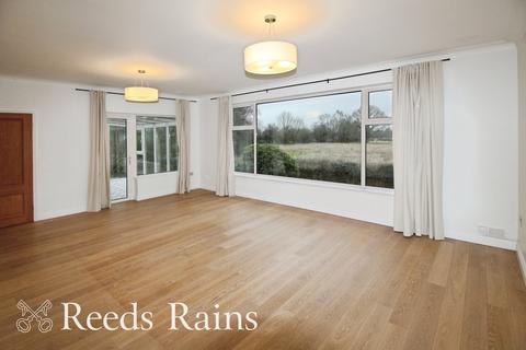 4 bedroom bungalow to rent, Lowes Lane, Macclesfield SK11