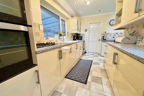 3 bedroom bungalow for sale, Elmpark Grove, Greater Manchester OL12