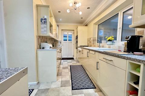 3 bedroom bungalow for sale, Elmpark Grove, Greater Manchester OL12
