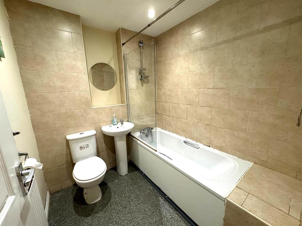 BATHROOM.jpeg