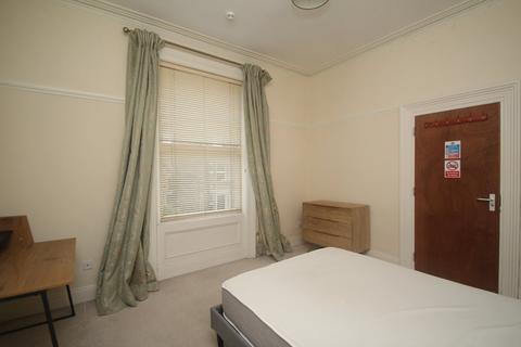 1 bedroom flat to rent, East Parade, Harrogate, North Yorkshire, HG1