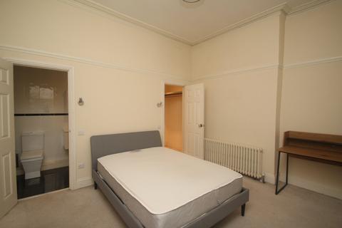 1 bedroom flat to rent, East Parade, Harrogate, North Yorkshire, HG1