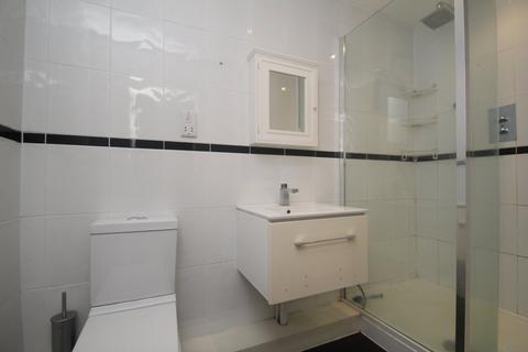 1 bedroom flat to rent, East Parade, Harrogate, North Yorkshire, HG1