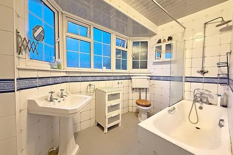 4 bedroom semi-detached house to rent, Argyle Avenue, Hounslow, TW3
