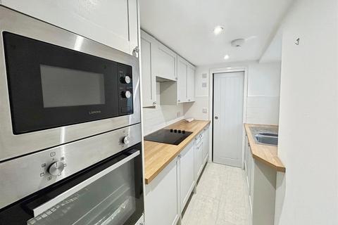 2 bedroom house to rent, North Street, Herne Bay