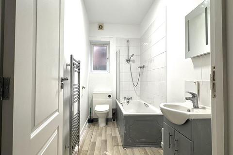 2 bedroom flat for sale, Church Road, Ashley Cross