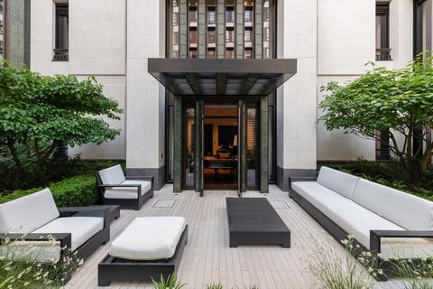 Curzon Street, London, W1J