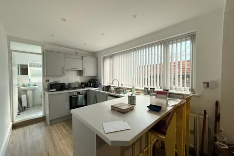 1 bedroom ground floor flat to rent, Old Torquay Road, Preston