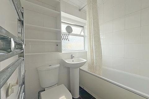 3 bedroom terraced house to rent, Greenford, UB6