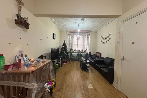 4 bedroom terraced house for sale, Western Road, Southall