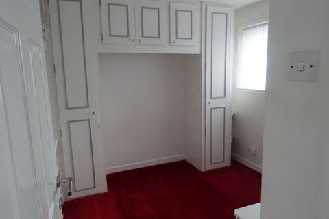 3 bedroom terraced house to rent, Pennine Way, Harlington, Hayes