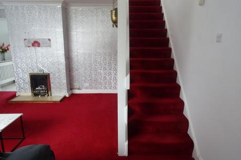3 bedroom semi-detached house to rent, Pennine Way, Harlington, Hayes