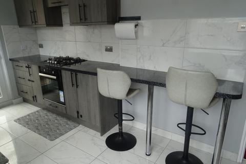 3 bedroom semi-detached house to rent, Pennine Way, Harlington, Hayes