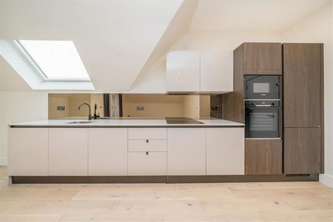 2 bedroom flat for sale, Oak Hill Road, Surbiton KT6