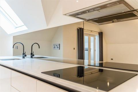 2 bedroom flat for sale, Oak Hill Road, Surbiton KT6