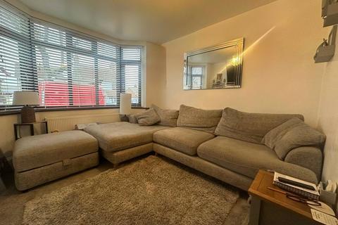 3 bedroom semi-detached house to rent, Dell Road, Suffolk NR33