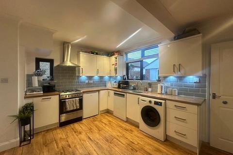 3 bedroom semi-detached house to rent, Dell Road, Suffolk NR33