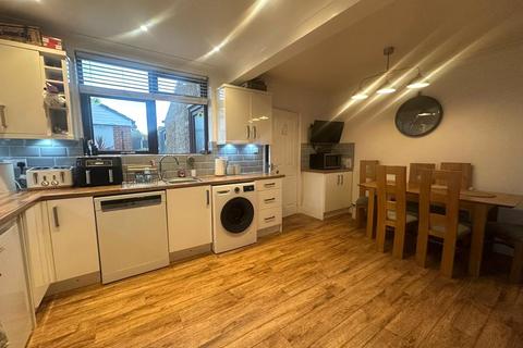 3 bedroom semi-detached house to rent, Dell Road, Suffolk NR33