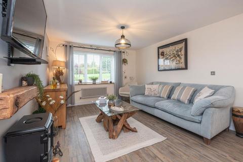 4 bedroom detached house for sale, Alder Road, Whinmoor, Leeds, LS14