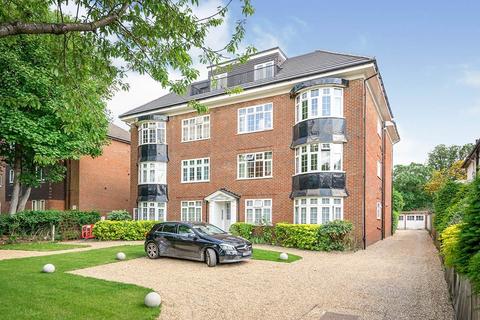 2 bedroom flat to rent, Grove Road, Surrey SM1