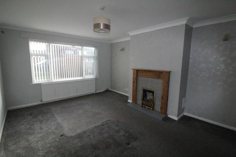 4 bedroom semi-detached house to rent, Beech Way, Birstall