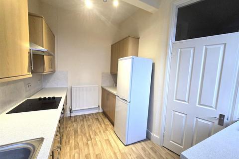2 bedroom apartment to rent, 118 High Street, Hook RG29