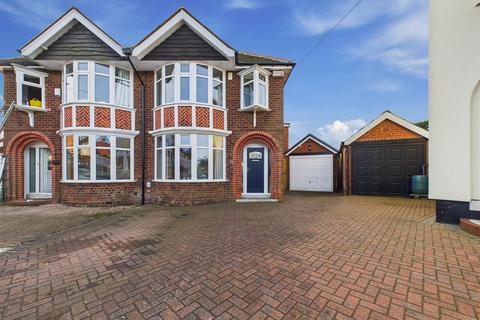 4 bedroom semi-detached house for sale, Hillcrest Avenue, Hessle